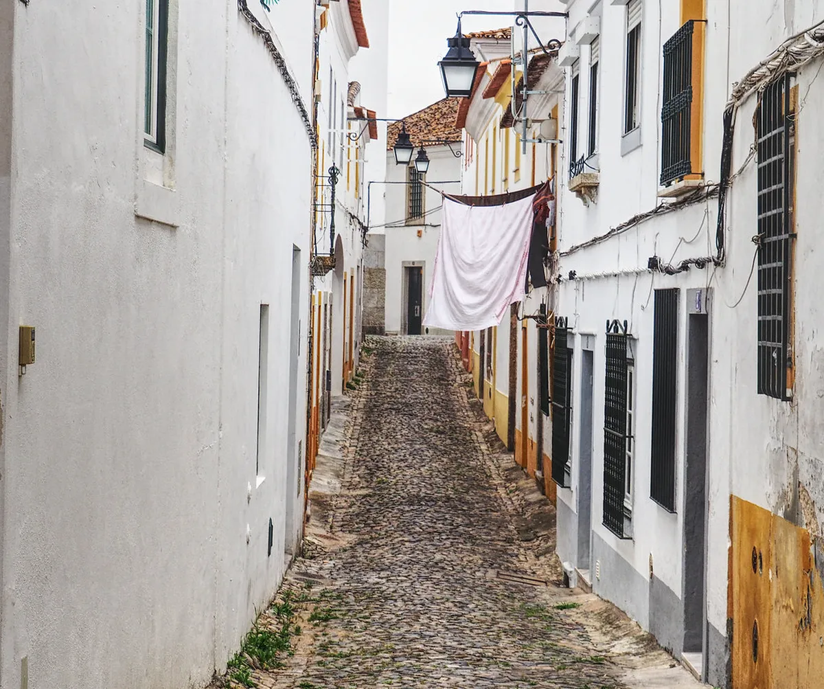 10 Essential Tips for Walking in Évora, Portugal